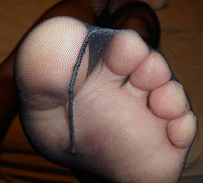 Amateur ebony nyloned soles