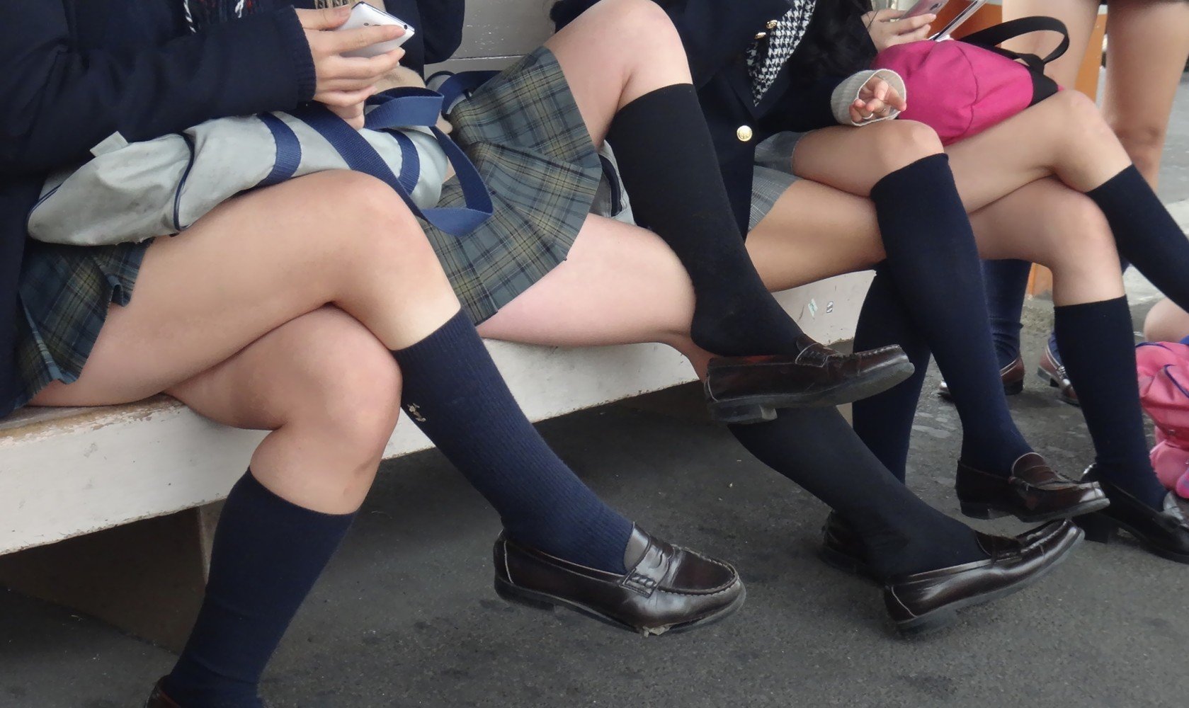 Schoolgirl hidden skirt stockings pussy fan xxx pic