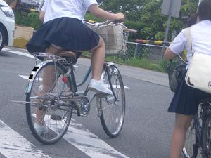 jc js パンチラ 自転車