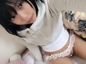 真珠のついたパンツがパイパンの縦スジにぴったり綺麗やろ？LINEで ...