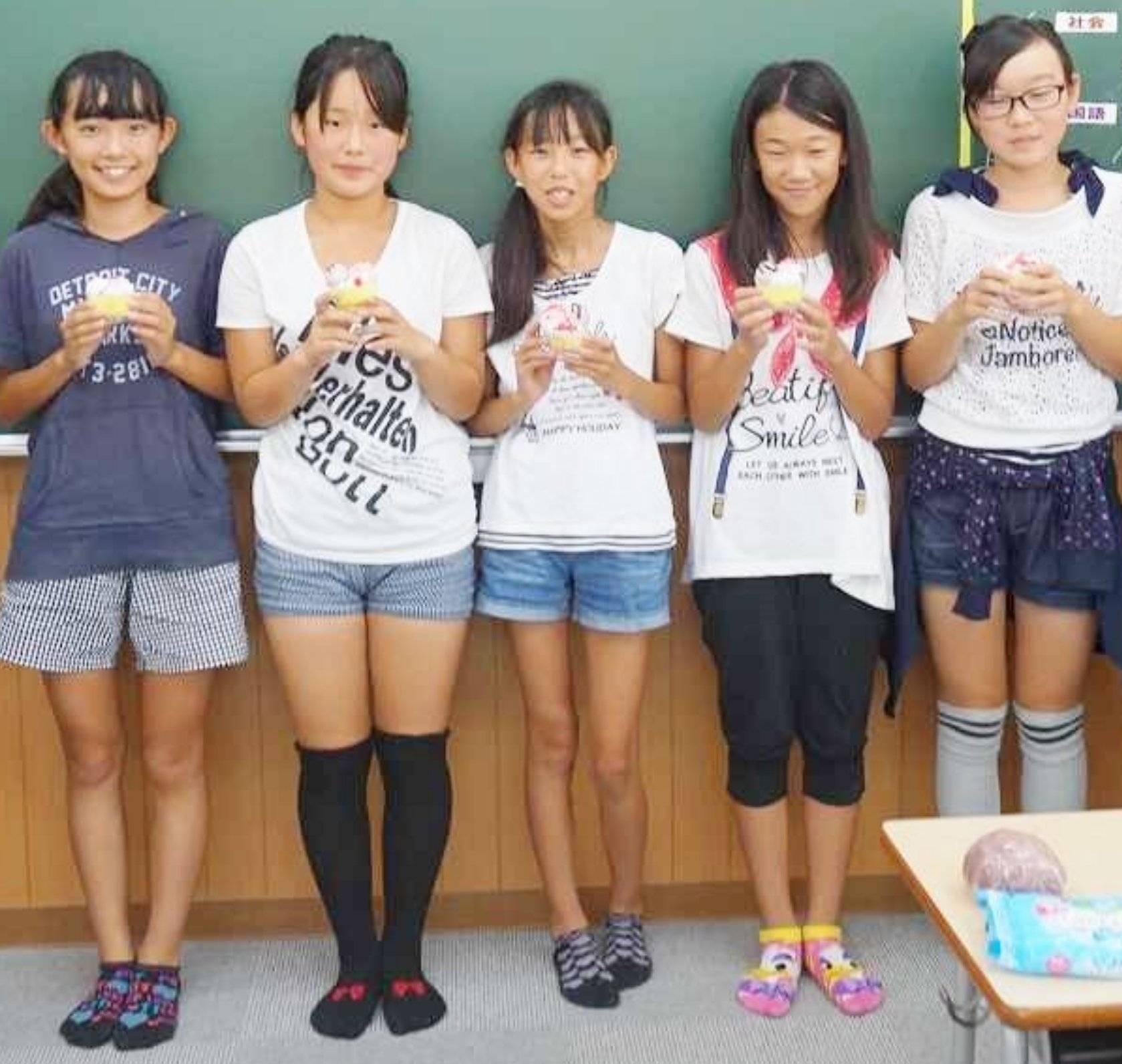 js jc ふともも チラリ部
